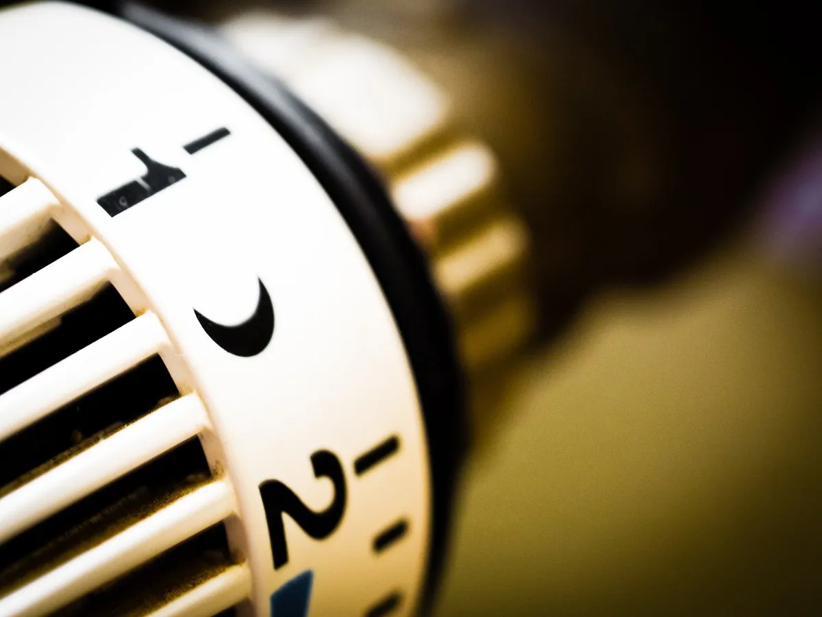 Home heating radiator and thermostat